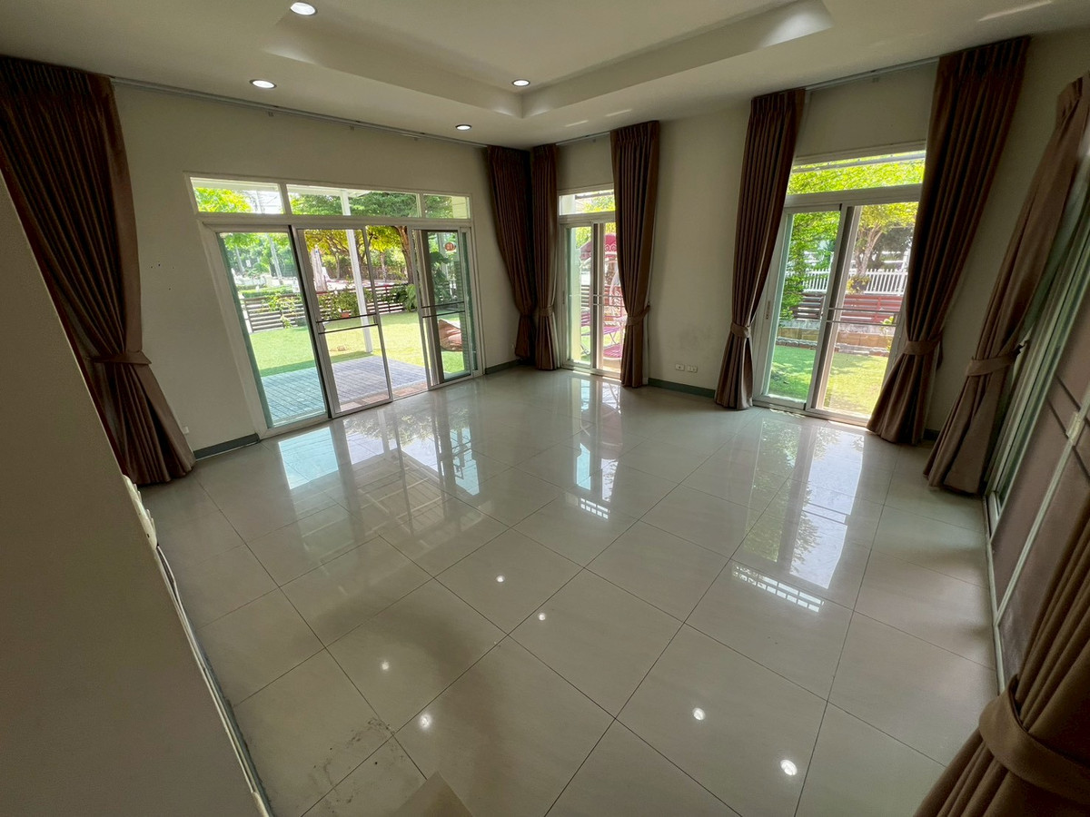 For RentHouseNonthaburi, Bang Yai, Bangbuathong : Newly renovated 4-bedroom house on Ratchaphruek Road. 166 sq.wah, located at the beginning of the project.