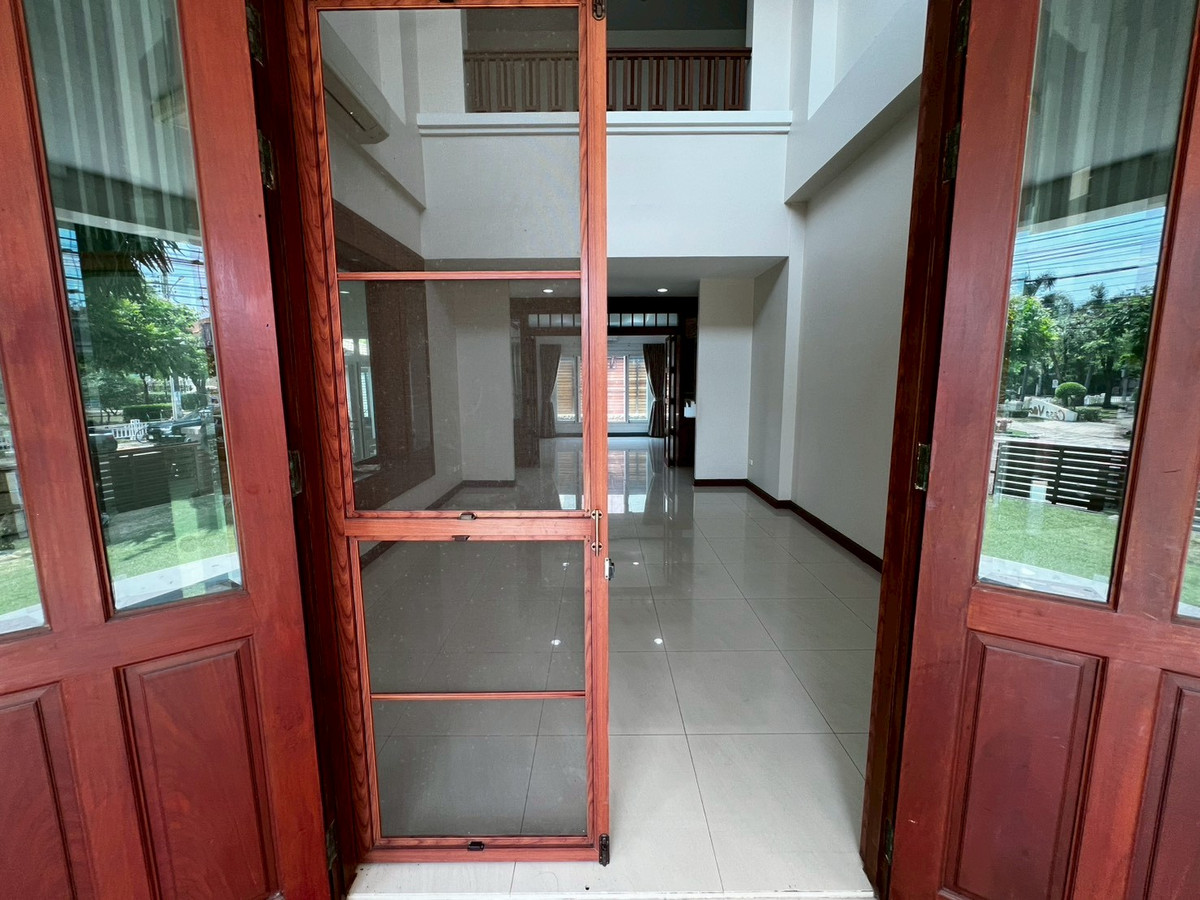 For RentHouseNonthaburi, Bang Yai, Bangbuathong : Newly renovated 4-bedroom house on Ratchaphruek Road. 166 sq.wah, located at the beginning of the project.