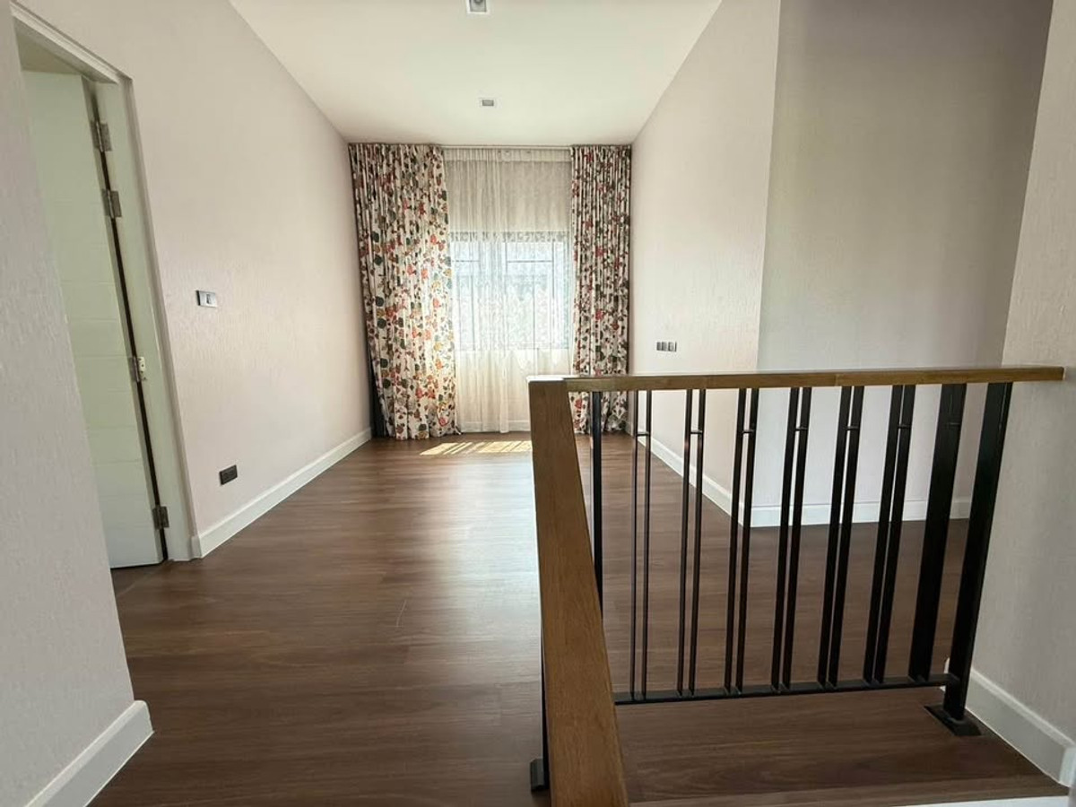 For RentHousePathum Thani,Rangsit, Thammasat : Luxury house in Bang Kadi area, near golf course, Avenue, and Bang Kadi Industrial Park.