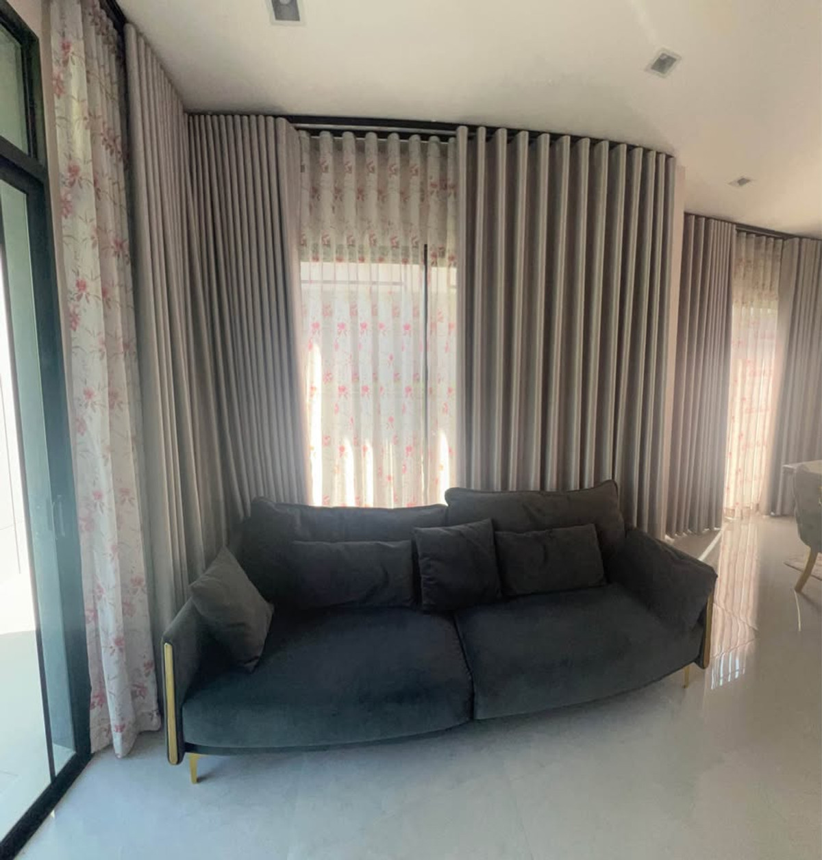 For RentHousePathum Thani,Rangsit, Thammasat : Luxury house in Bang Kadi area, near golf course, Avenue, and Bang Kadi Industrial Park.