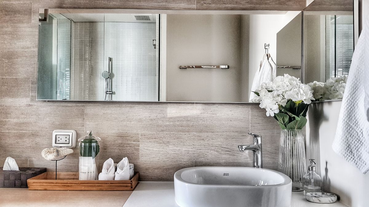 CondoPattaya, Bangsaen, Chonburi : Low sale, luxury condo capital, private beach, Wirada Hotel, 1 bedroom, corner room, sea view, middle floor with furniture