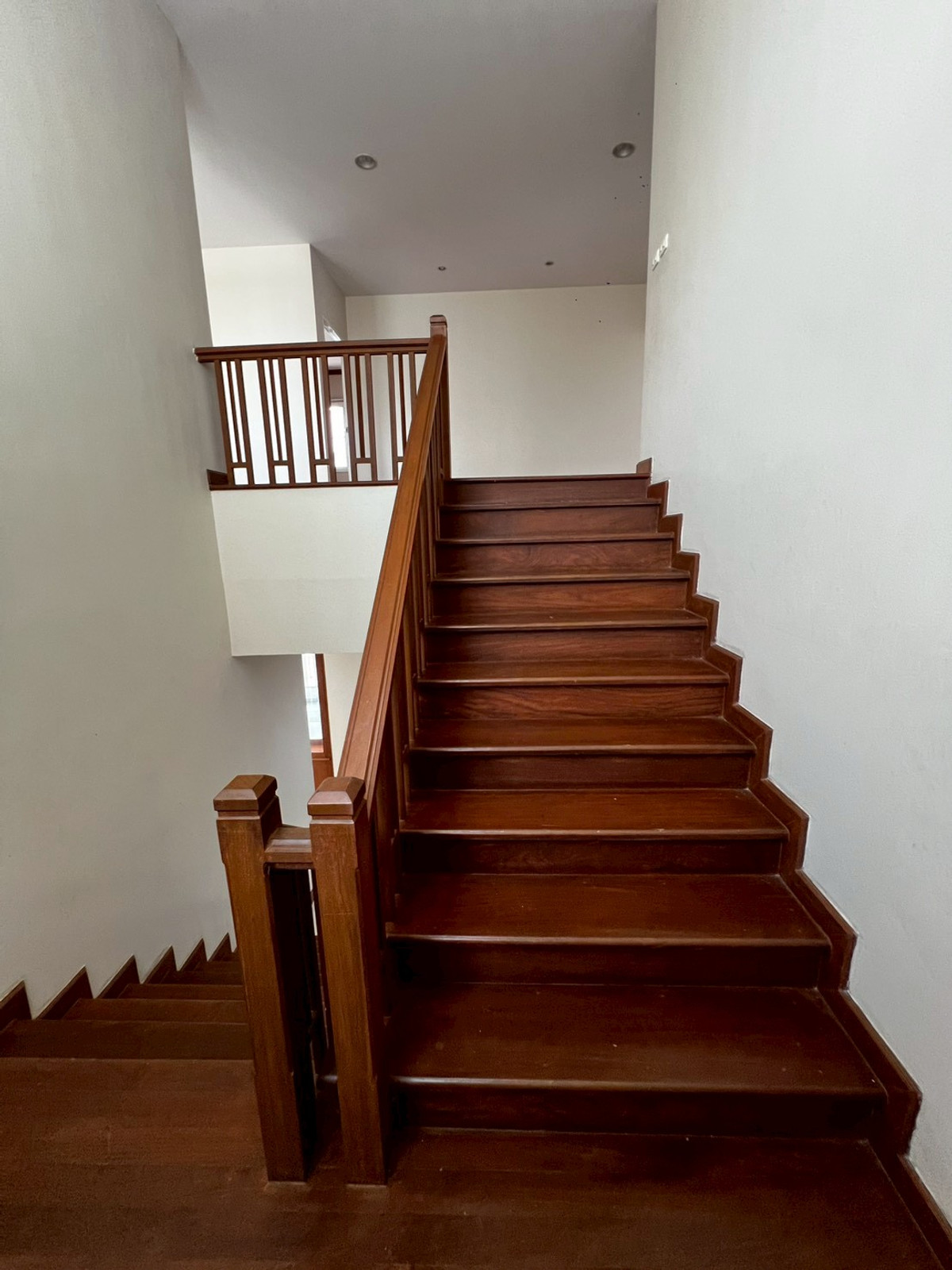 For RentHouseNonthaburi, Bang Yai, Bangbuathong : Newly renovated 4-bedroom house on Ratchaphruek Road. 166 sq.wah, located at the beginning of the project.