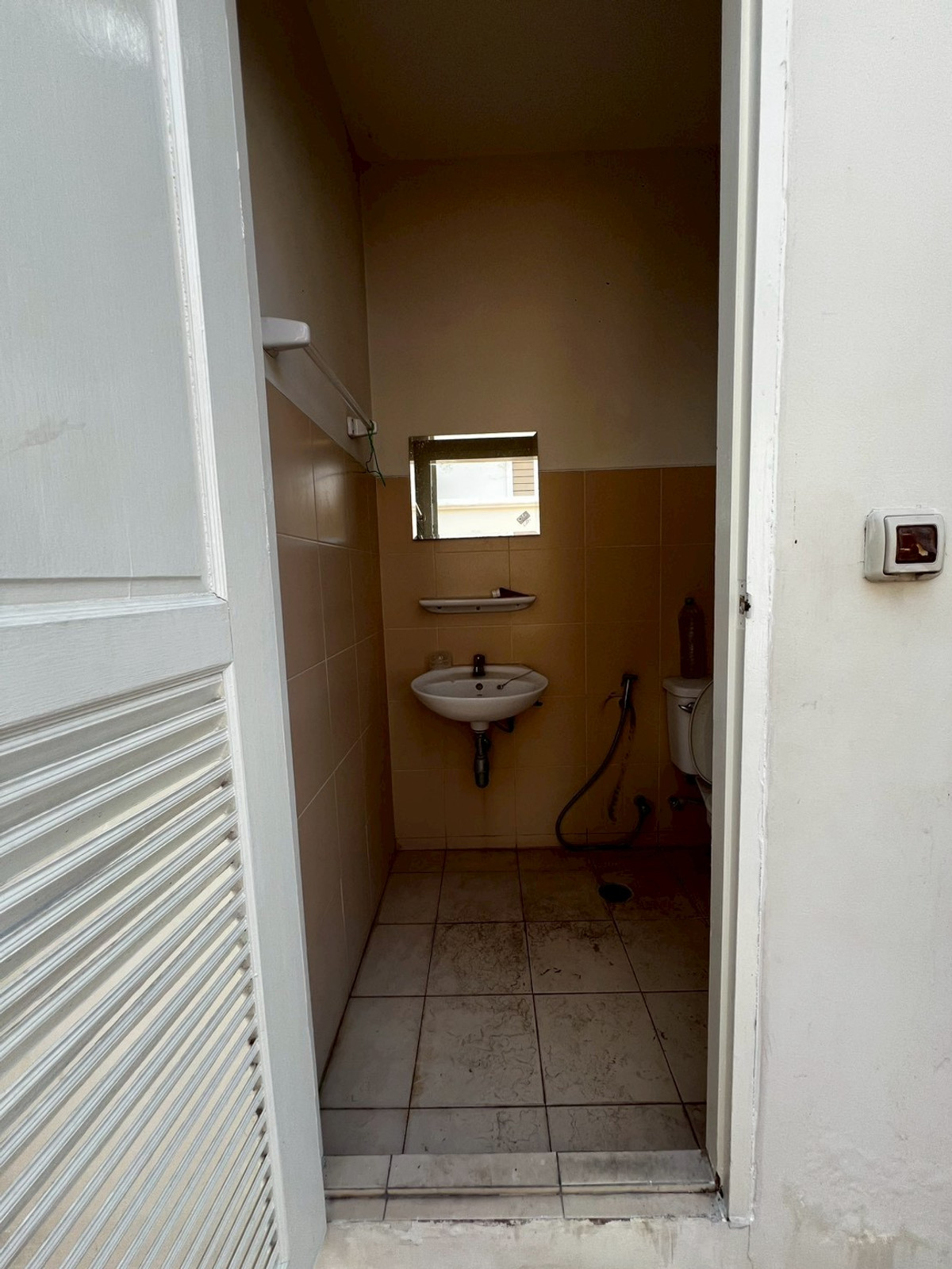 For RentHouseNonthaburi, Bang Yai, Bangbuathong : Newly renovated 4-bedroom house on Ratchaphruek Road. 166 sq.wah, located at the beginning of the project.