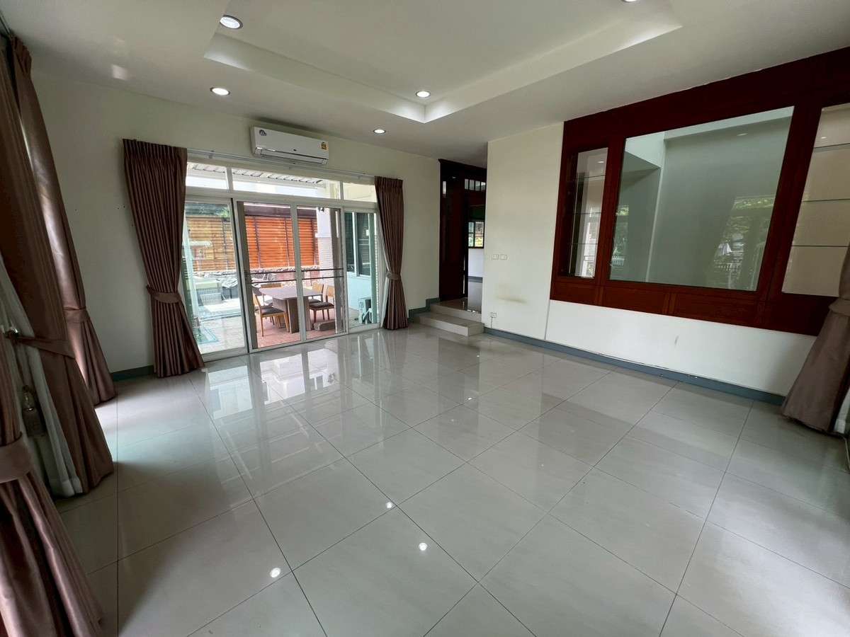 For RentHouseNonthaburi, Bang Yai, Bangbuathong : Newly renovated 4-bedroom house on Ratchaphruek Road. 166 sq.wah, located at the beginning of the project.