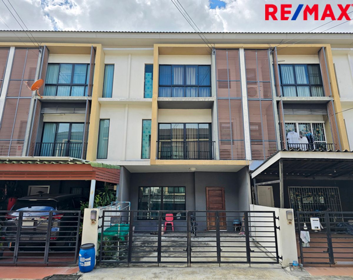 ขายทาวน์โฮมบางแค เพชรเกษม : ขายทาวน์โฮม 3 ชั้น เดอะคอนเนค อัพ 3 วงแหวน-บางแค ใกล้ MRT หลักสอง และเดอะมอลล์ไลฟ์สโตร์ บางแค