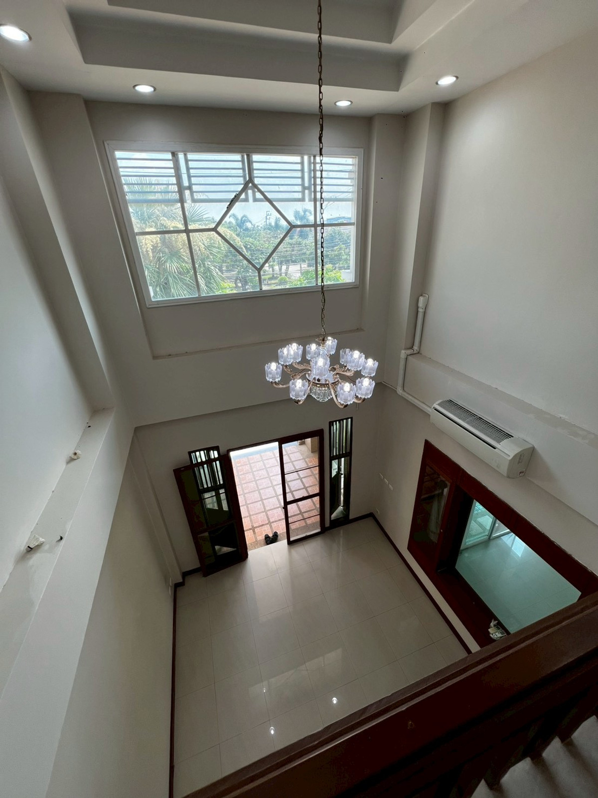For RentHouseNonthaburi, Bang Yai, Bangbuathong : Newly renovated 4-bedroom house on Ratchaphruek Road. 166 sq.wah, located at the beginning of the project.