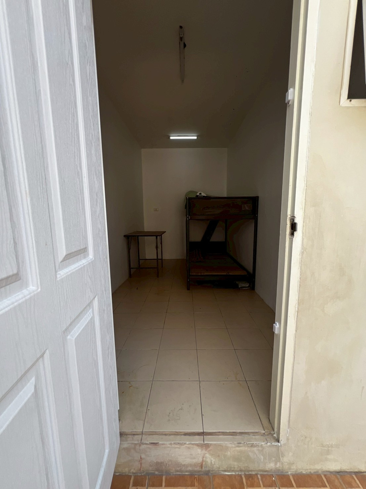 For RentHouseNonthaburi, Bang Yai, Bangbuathong : Newly renovated 4-bedroom house on Ratchaphruek Road. 166 sq.wah, located at the beginning of the project.