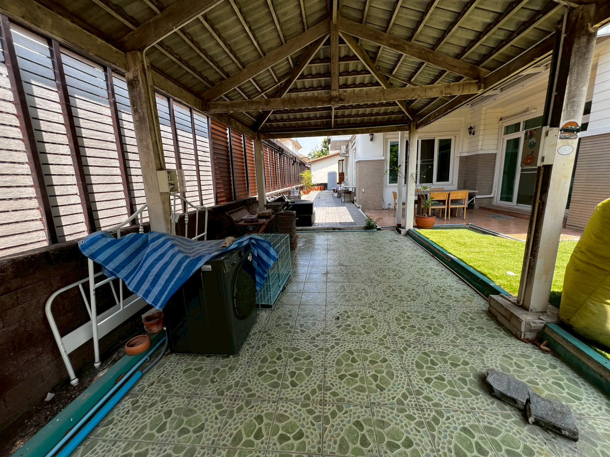 For RentHouseNonthaburi, Bang Yai, Bangbuathong : Newly renovated 4-bedroom house on Ratchaphruek Road. 166 sq.wah, located at the beginning of the project.