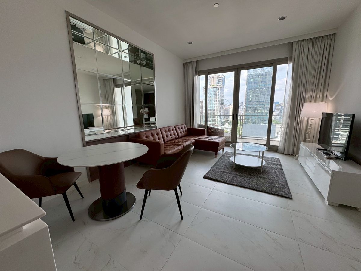 ให้เช่าคอนโดวิทยุ ชิดลม หลังสวน : For Rent 185 Ratchadamri 1 BR Nice view
