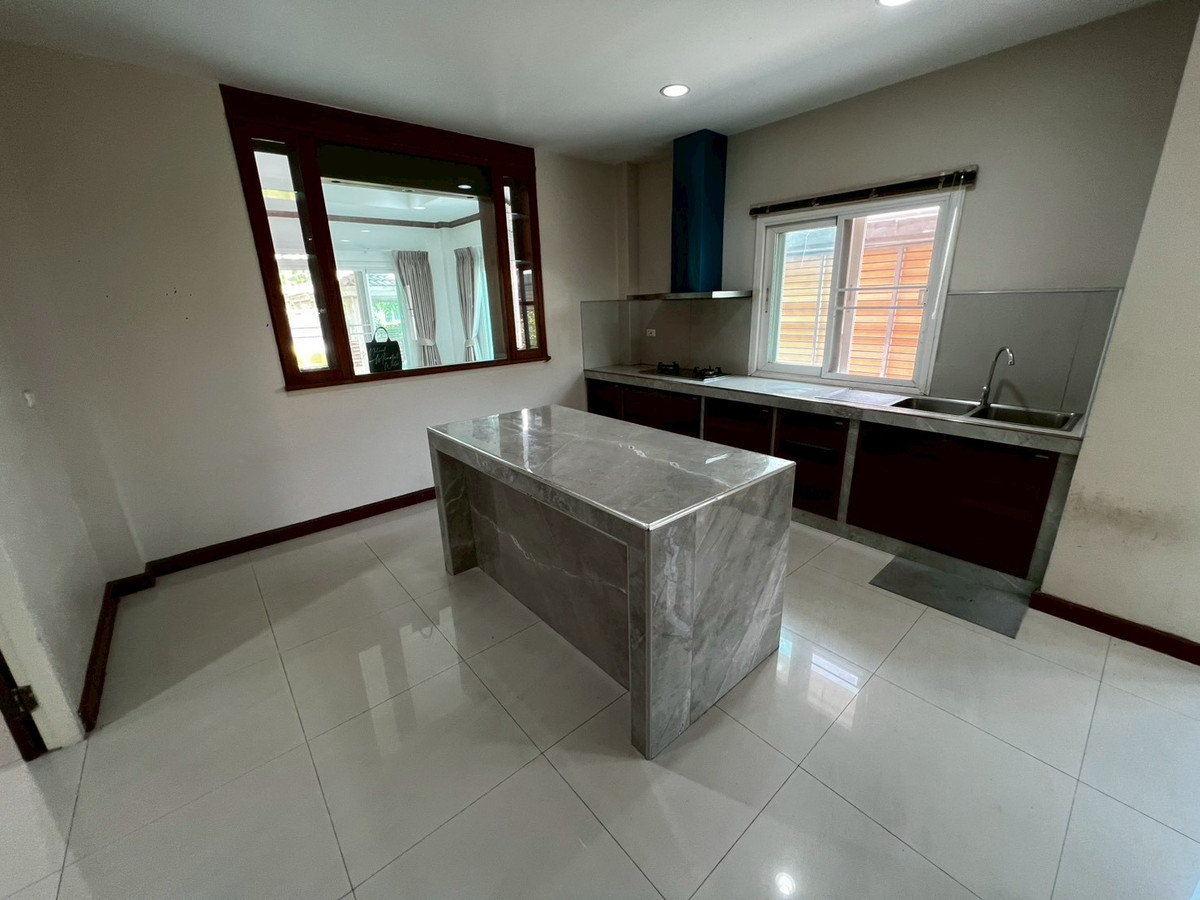 For RentHouseNonthaburi, Bang Yai, Bangbuathong : Newly renovated 4-bedroom house on Ratchaphruek Road. 166 sq.wah, located at the beginning of the project.