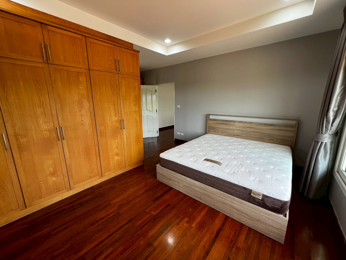 For RentHouseNonthaburi, Bang Yai, Bangbuathong : Newly renovated 4-bedroom house on Ratchaphruek Road. 166 sq.wah, located at the beginning of the project.