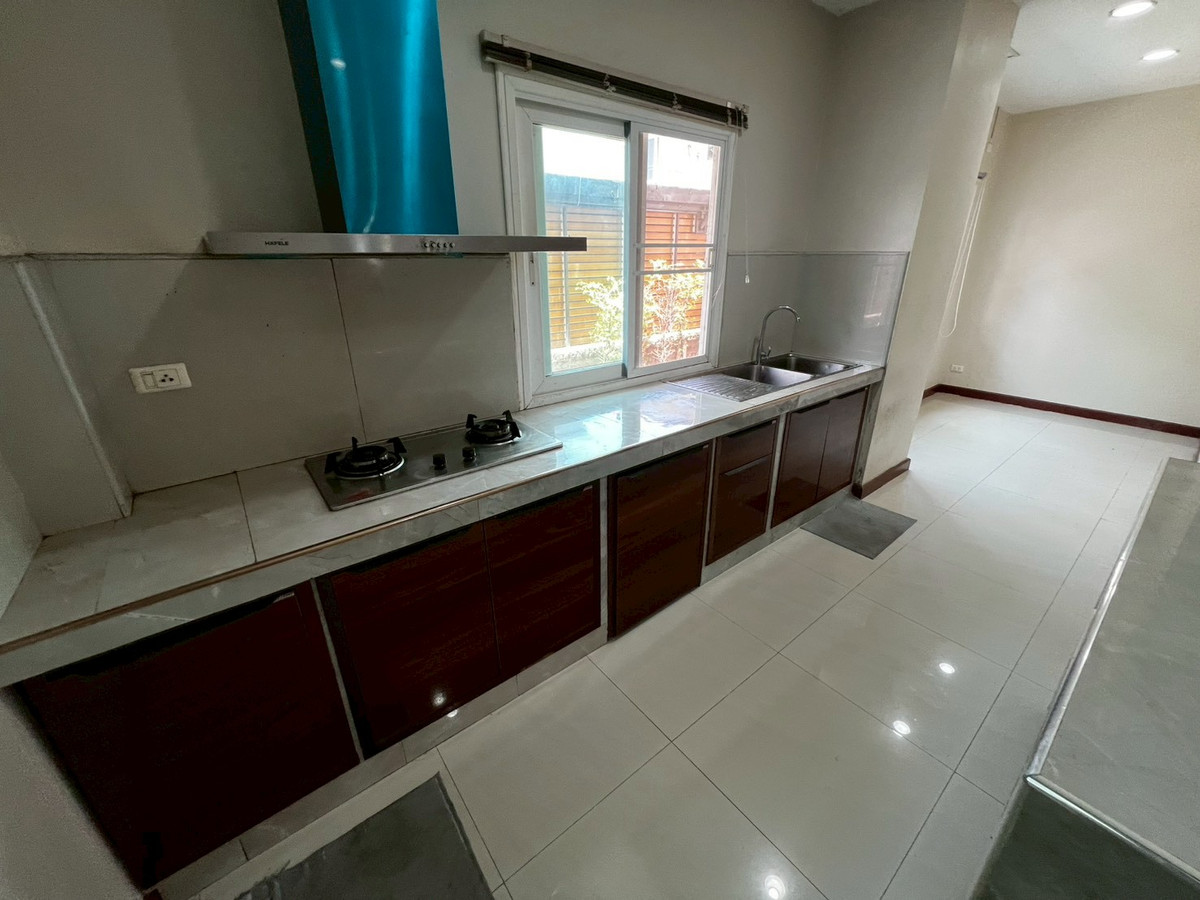 For RentHouseNonthaburi, Bang Yai, Bangbuathong : Newly renovated 4-bedroom house on Ratchaphruek Road. 166 sq.wah, located at the beginning of the project.