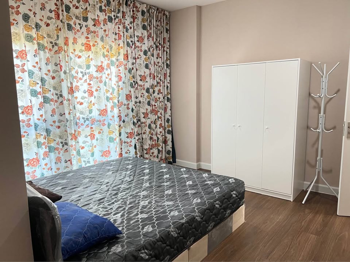 For RentHousePathum Thani,Rangsit, Thammasat : Luxury house in Bang Kadi area, near golf course, Avenue, and Bang Kadi Industrial Park.