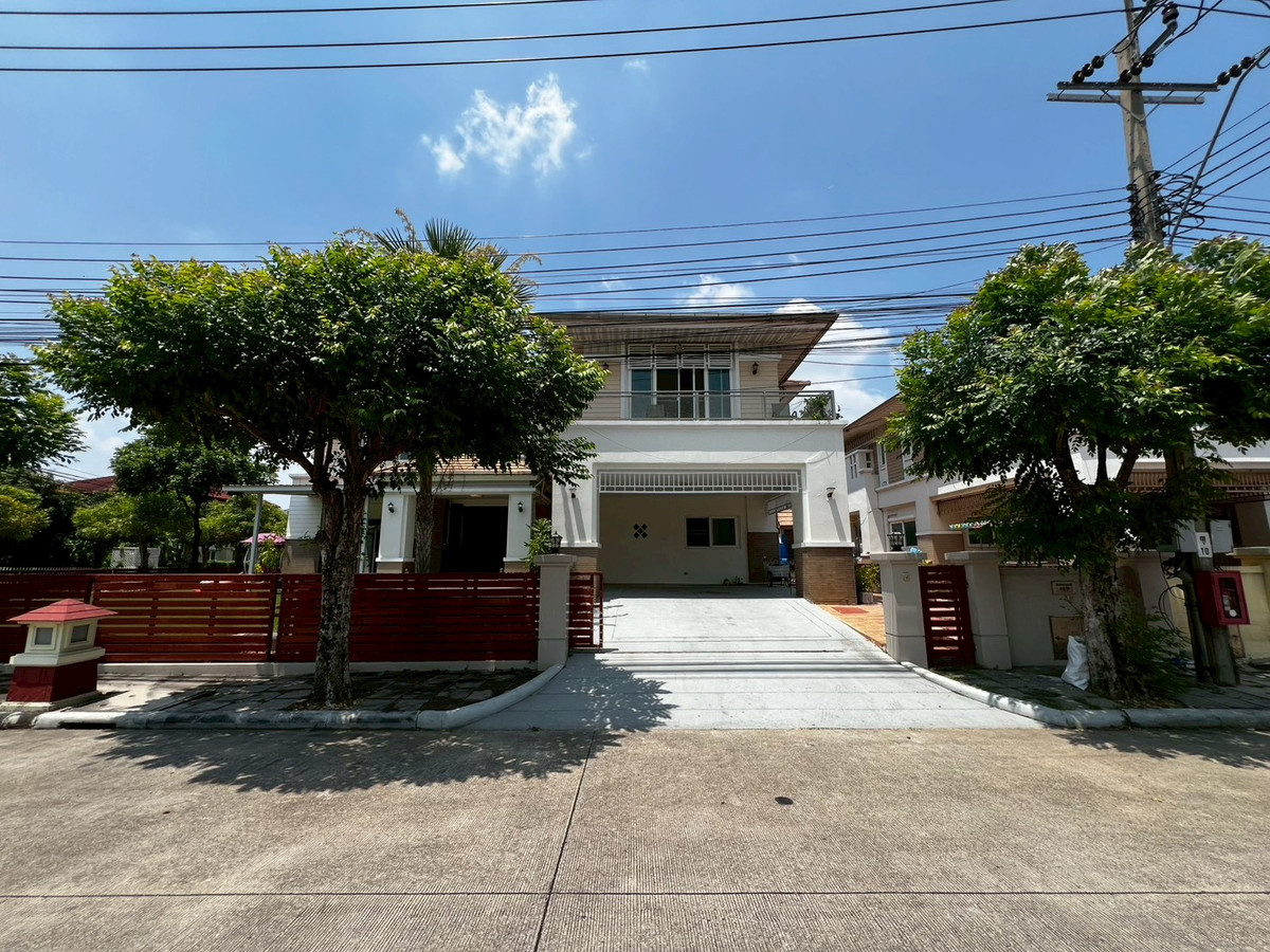 For RentHouseNonthaburi, Bang Yai, Bangbuathong : Newly renovated 4-bedroom house on Ratchaphruek Road. 166 sq.wah, located at the beginning of the project.