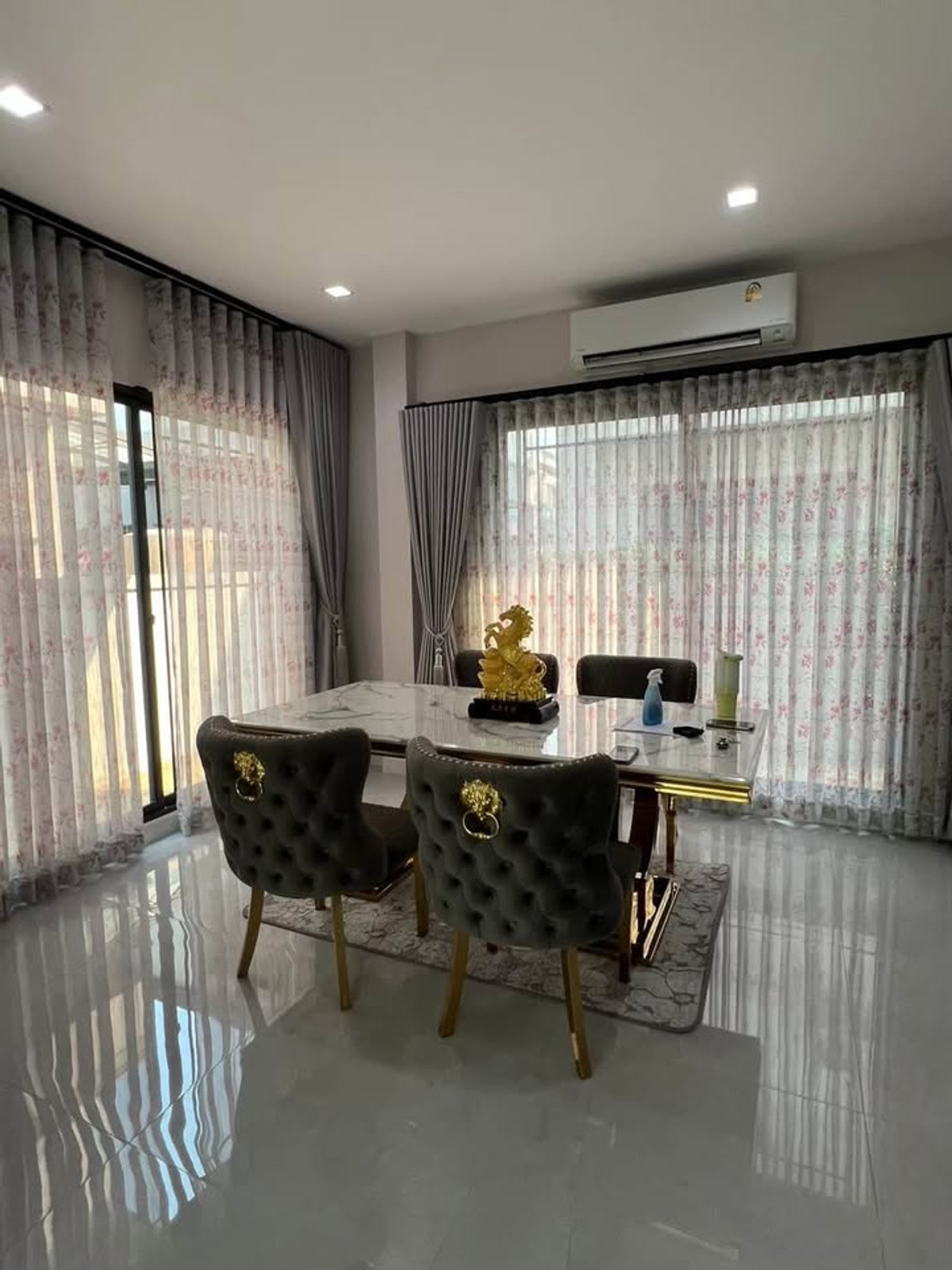 For RentHousePathum Thani,Rangsit, Thammasat : Luxury house in Bang Kadi area, near golf course, Avenue, and Bang Kadi Industrial Park.