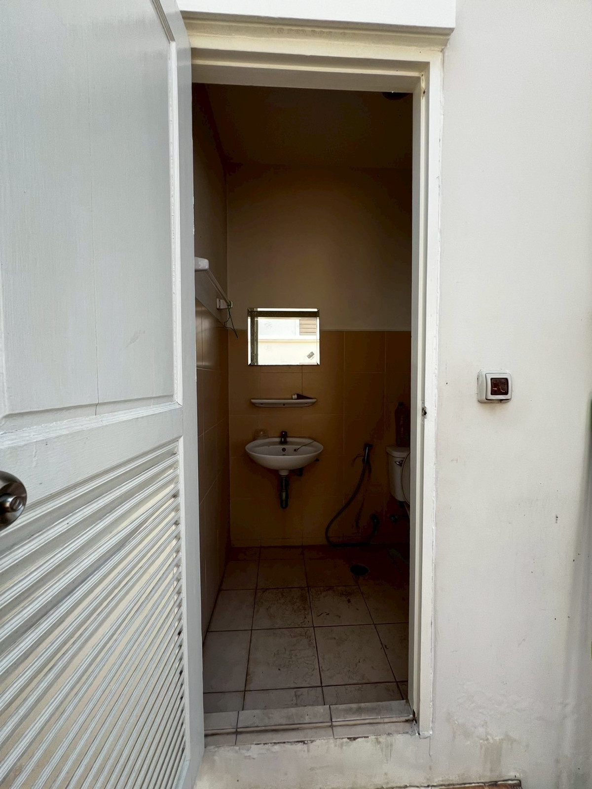 For RentHouseNonthaburi, Bang Yai, Bangbuathong : Newly renovated 4-bedroom house on Ratchaphruek Road. 166 sq.wah, located at the beginning of the project.