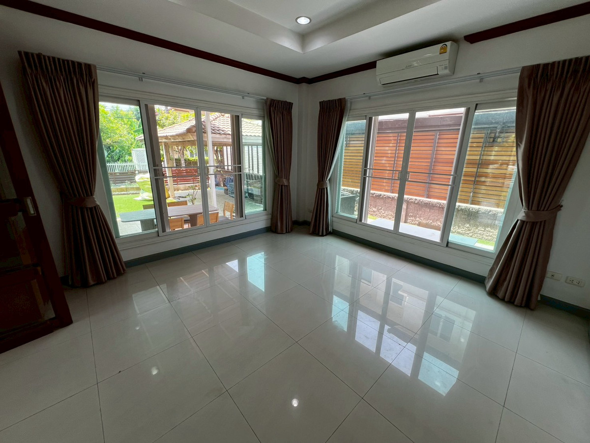 For RentHouseNonthaburi, Bang Yai, Bangbuathong : Newly renovated 4-bedroom house on Ratchaphruek Road. 166 sq.wah, located at the beginning of the project.