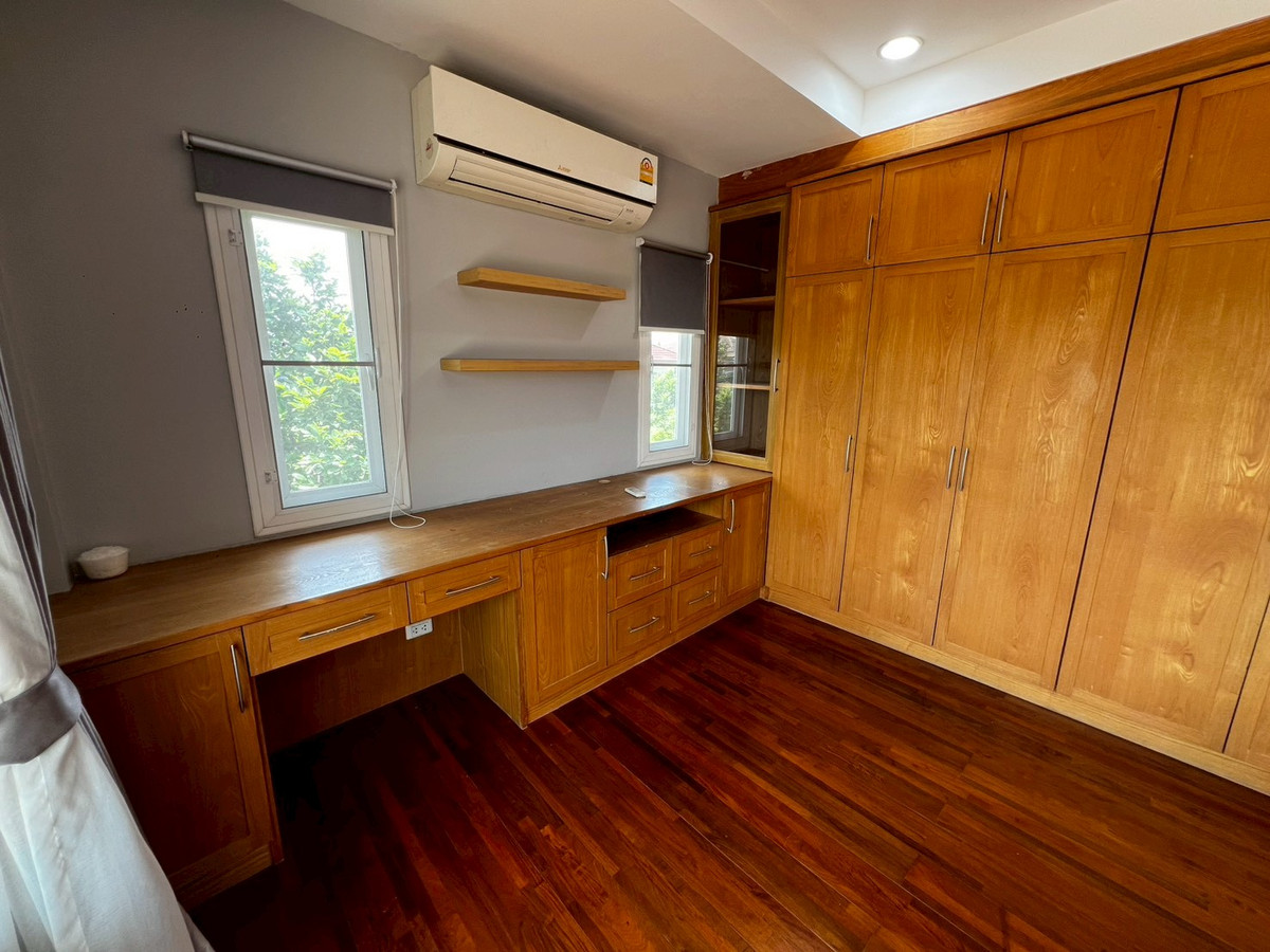 For RentHouseNonthaburi, Bang Yai, Bangbuathong : Newly renovated 4-bedroom house on Ratchaphruek Road. 166 sq.wah, located at the beginning of the project.