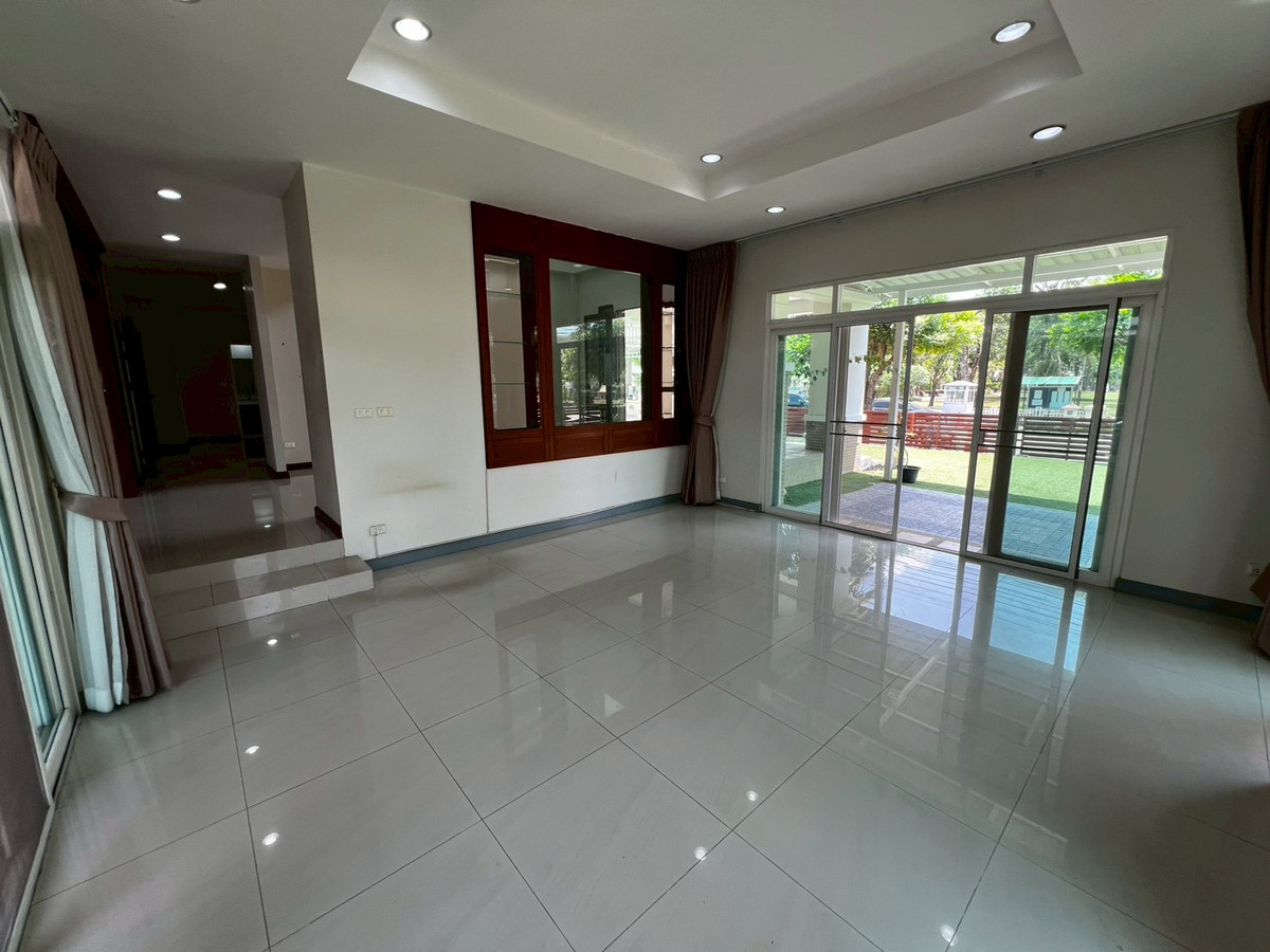 For RentHouseNonthaburi, Bang Yai, Bangbuathong : Newly renovated 4-bedroom house on Ratchaphruek Road. 166 sq.wah, located at the beginning of the project.