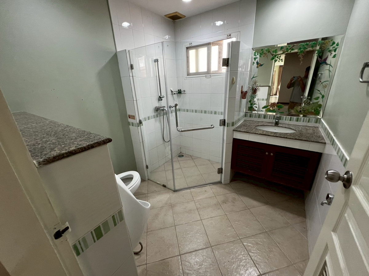 For RentHouseNonthaburi, Bang Yai, Bangbuathong : Newly renovated 4-bedroom house on Ratchaphruek Road. 166 sq.wah, located at the beginning of the project.