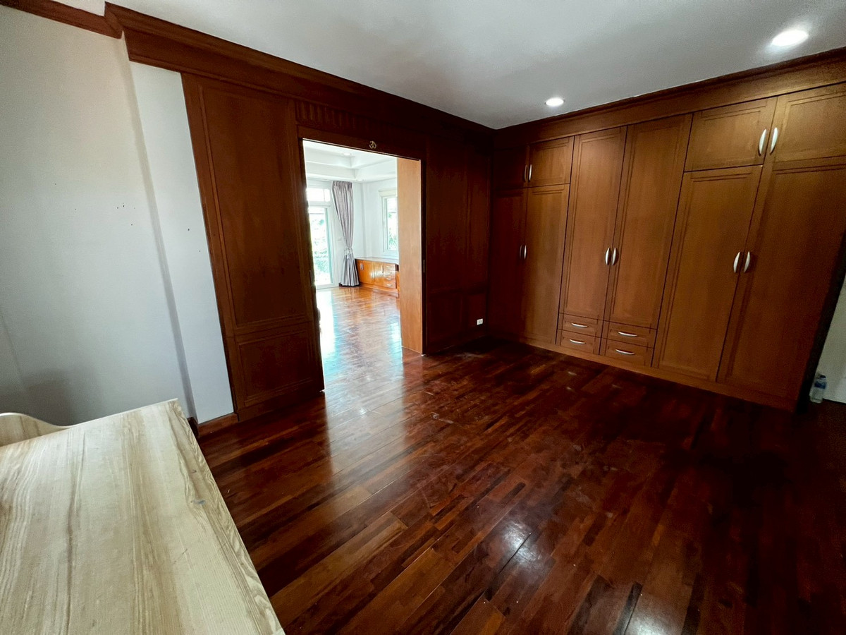 For RentHouseNonthaburi, Bang Yai, Bangbuathong : Newly renovated 4-bedroom house on Ratchaphruek Road. 166 sq.wah, located at the beginning of the project.