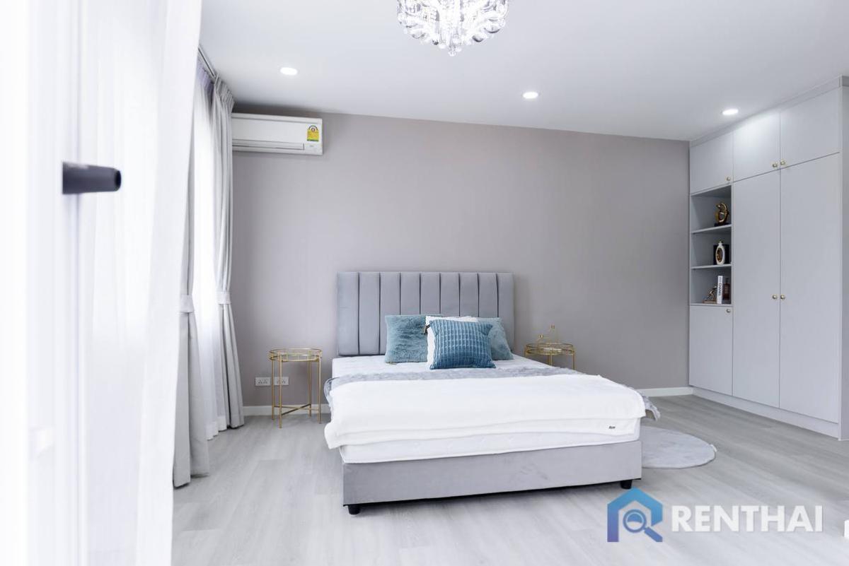 ขายบ้านพัทยา บางแสน ชลบุรี สัตหีบ : สำหรับ ขาย บ้าน 4 ห้องนอน ที่ Baan Fah Rim Haad