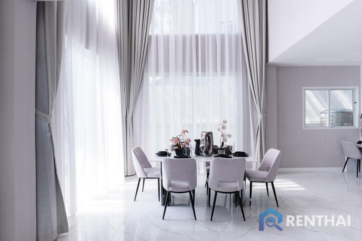 ขายบ้านพัทยา บางแสน ชลบุรี สัตหีบ : สำหรับ ขาย บ้าน 4 ห้องนอน ที่ Baan Fah Rim Haad