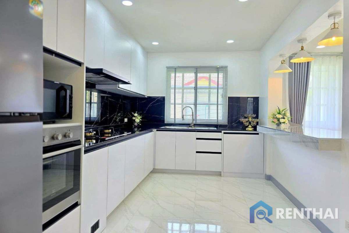 For SaleHousePattaya, Bangsaen, Chonburi : Newly renovated single-storey house with private pool.