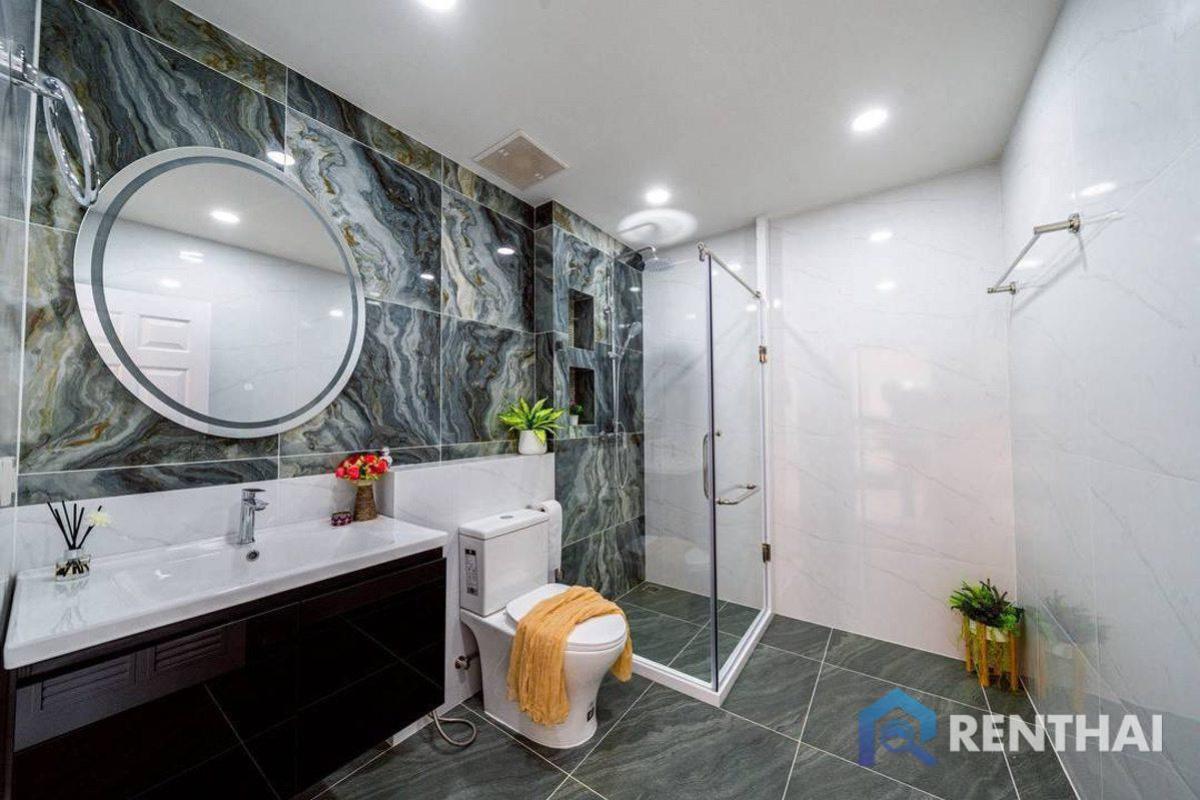 For SaleHousePattaya, Bangsaen, Chonburi : Newly renovated single-storey house with private pool.