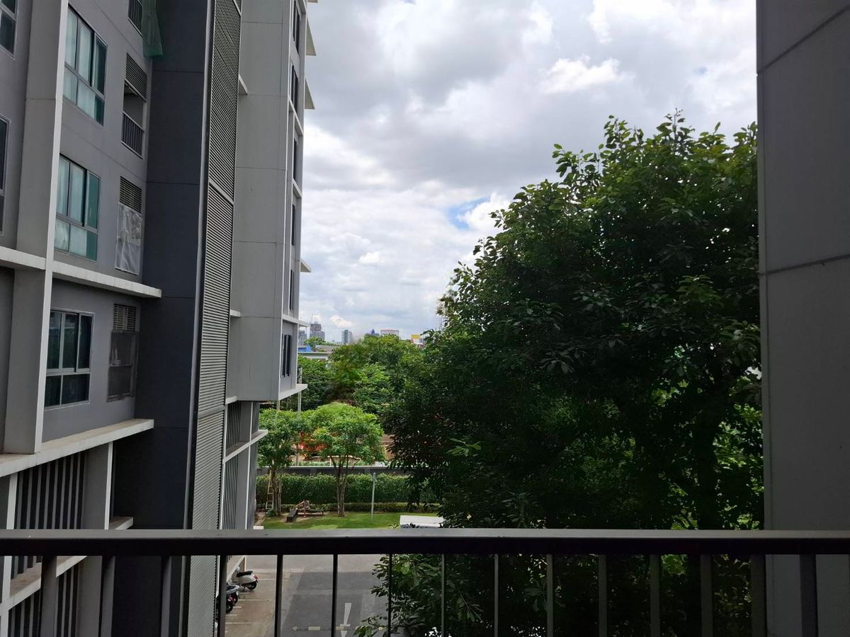 ขายคอนโดปิ่นเกล้า จรัญสนิทวงศ์ : ระเบียงกว้าง นั่งชิวยามเย็น น่าอิจฉาสุดๆ คอนโด Ideo Mobi Charan Interchange