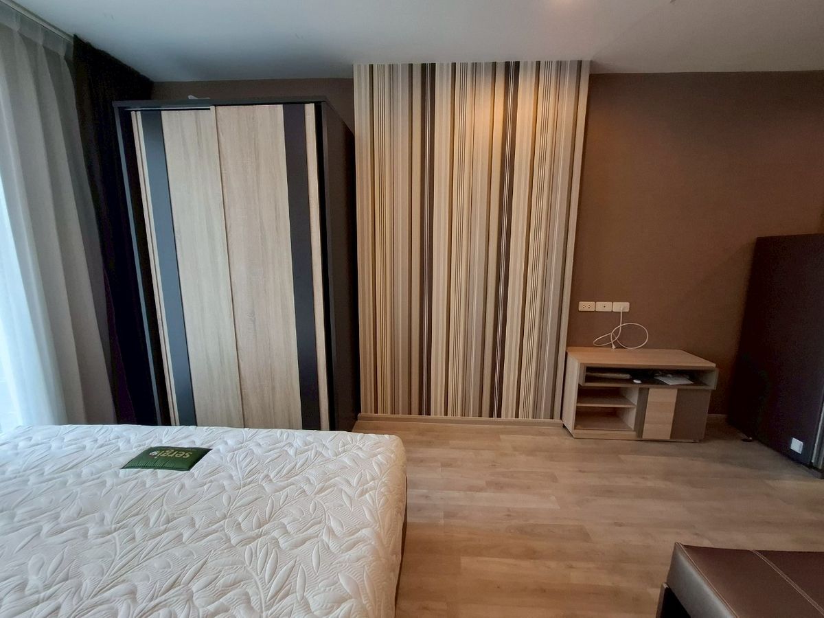 ขายคอนโดปิ่นเกล้า จรัญสนิทวงศ์ : ระเบียงกว้าง นั่งชิวยามเย็น น่าอิจฉาสุดๆ คอนโด Ideo Mobi Charan Interchange