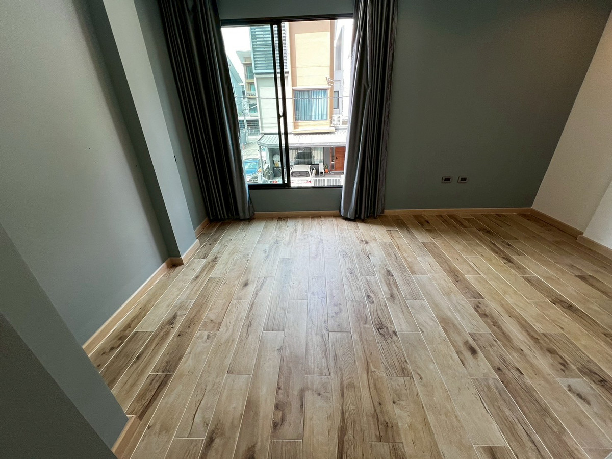 ให้เช่าทาวน์โฮมนนทบุรี บางใหญ่ บางบัวทอง : ทาวน์โฮม หลังมุม พื้นกระเบื้องอย่างดี ติด Lotus นอร์ท ราชพฤกษ์ 3ห้องนอน 3ห้องน้ำ บิ้วอินสวย 