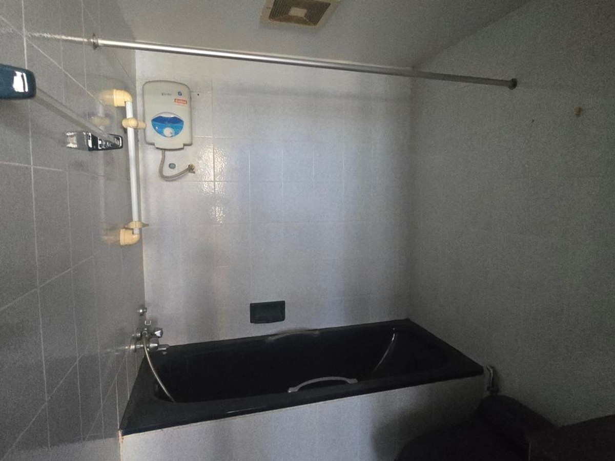 For RentAri,Anusaowaree : Low-rise apartment big 2 bedrooms about 150 sq m. Pet allowed in Phaholyothin around BTS Ai-Sanam Pao good for home office can be company registration