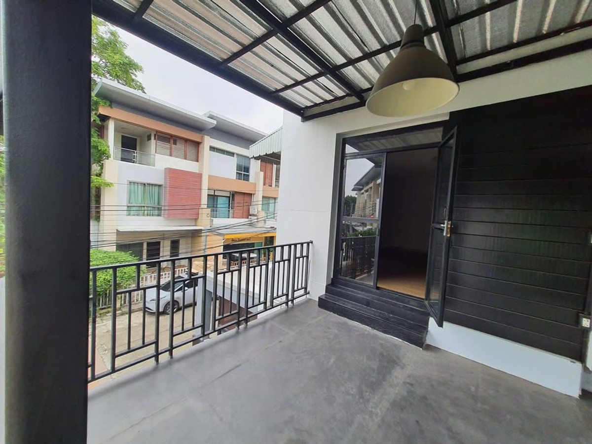 ให้เช่าบ้านแจ้งวัฒนะ เมืองทอง : ติด MRT ทาวน์โฮม 3 ชั้น หลังมุม ริมน้ำ ตรงข้ามเซนทรัลแจ้งวัฒนะ เหมาะทำออฟฟิศ