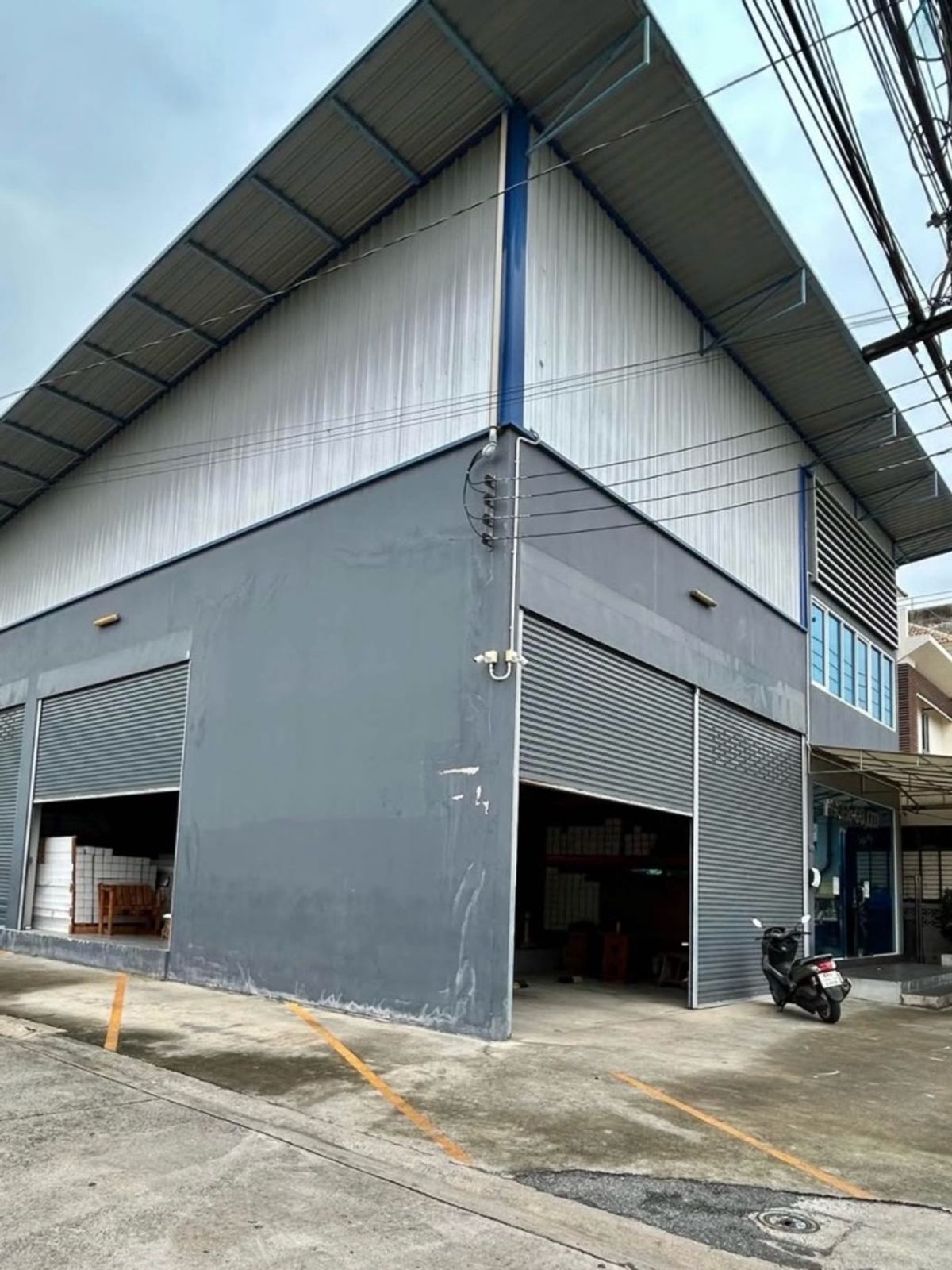 ให้เช่าโกดังพัฒนาการ ศรีนครินทร์ : Warehouse & Office for rent in Pattanakarn - Line: @Lennox, Call/WA: 063-645-9655