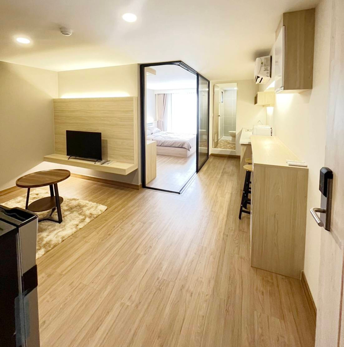For RentCondoBangna, Bearing, Lasalle : 💥💥 Rent a condo at Hua Chiew University, near Suvarnabhumi Airport  🎯 Reduce the rent to 8,500 baht/month for people ready to move