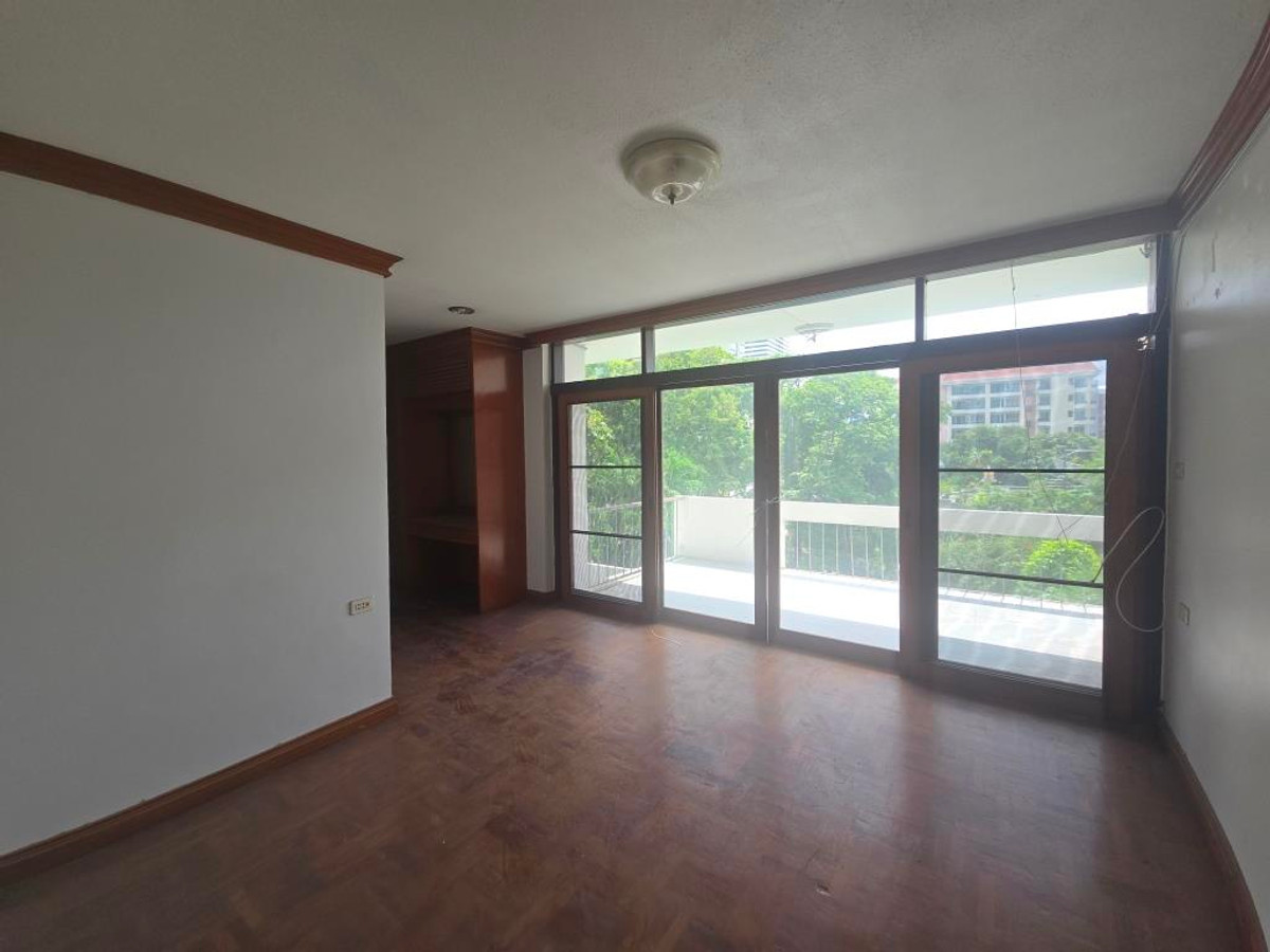 For RentAri,Anusaowaree : Low-rise apartment big 2 bedrooms about 150 sq m. Pet allowed in Phaholyothin around BTS Ai-Sanam Pao good for home office can be company registration