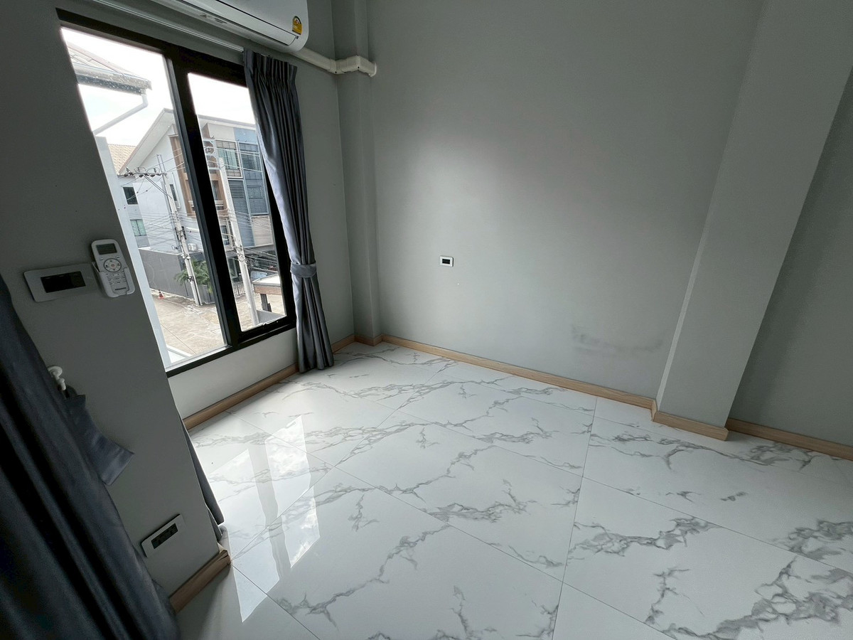 ให้เช่าทาวน์โฮมนนทบุรี บางใหญ่ บางบัวทอง : ทาวน์โฮม หลังมุม พื้นกระเบื้องอย่างดี ติด Lotus นอร์ท ราชพฤกษ์ 3ห้องนอน 3ห้องน้ำ บิ้วอินสวย 