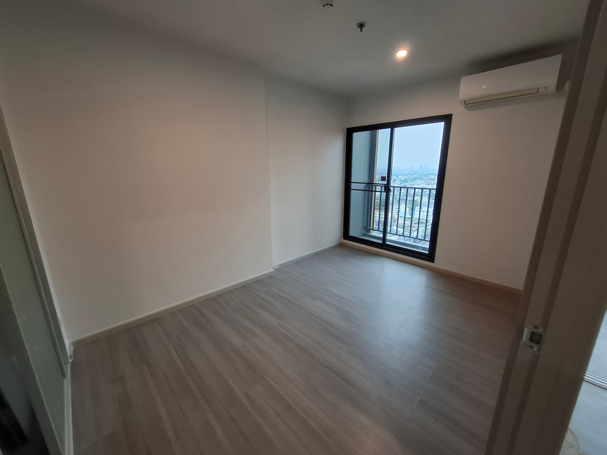 ขายคอนโดปิ่นเกล้า จรัญสนิทวงศ์ : ขายห้องเปล่าแบบมีห้องอเนกประสงค์ รีโนเวทเรียบร้อย