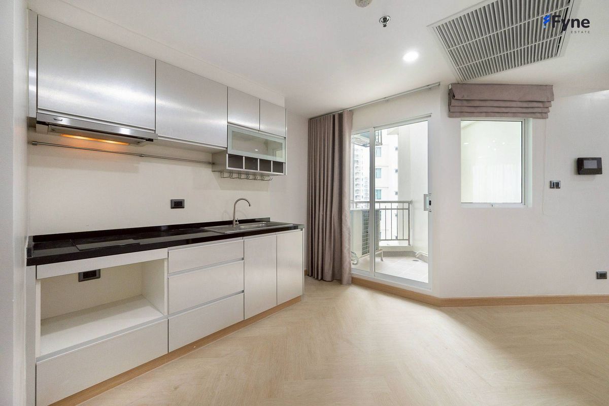 For SaleCondoRama9, Petchburi, RCA : Supalai Wellington, 2 Bedroom Luxurious Condo, near the BTS Cultural Center Private parking