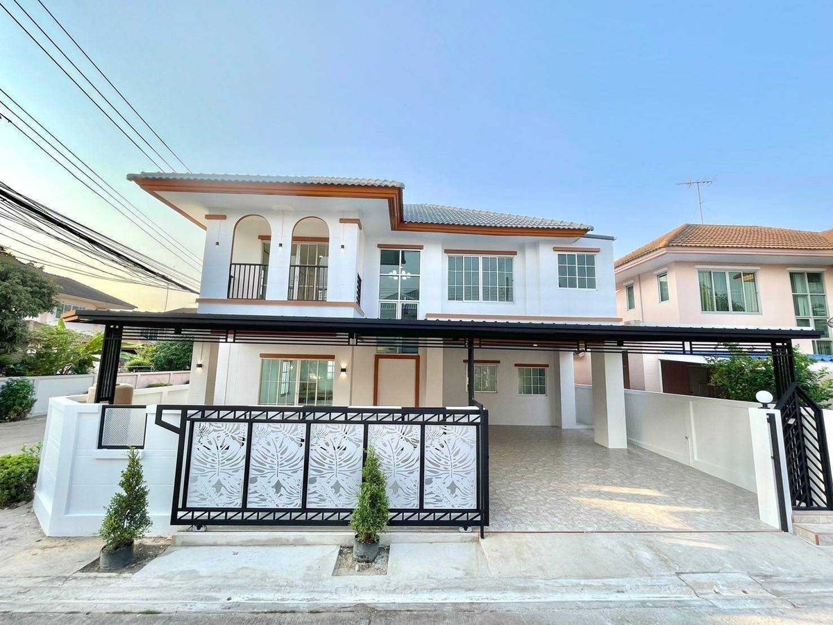 For SaleHouseMin Buri, Romklao : 2 storey detached house for sale behind the corner of Preecha Suwinthawong 34, good location, ready to be near the train 50.5w. Special price!