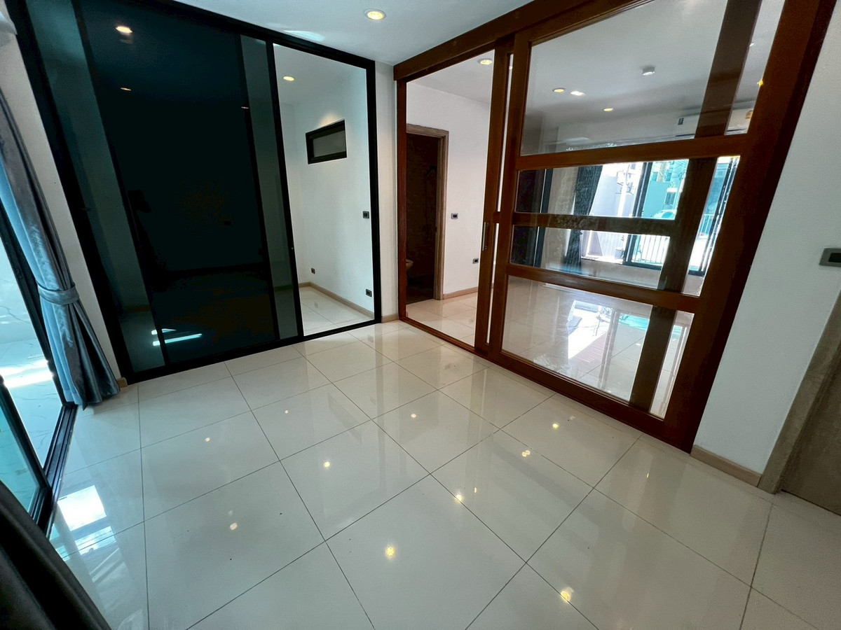 ให้เช่าทาวน์โฮมนนทบุรี บางใหญ่ บางบัวทอง : ทาวน์โฮม หลังมุม พื้นกระเบื้องอย่างดี ติด Lotus นอร์ท ราชพฤกษ์ 3ห้องนอน 3ห้องน้ำ บิ้วอินสวย 