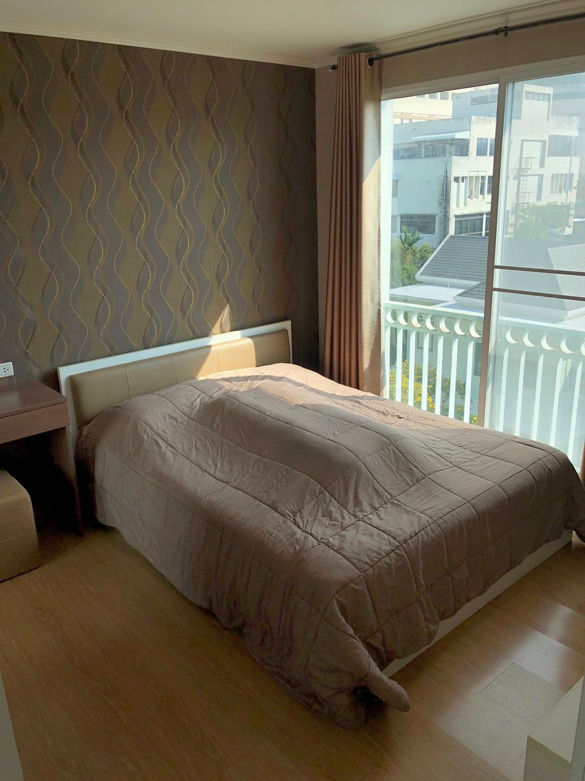For SaleCondoYaowarat, Banglamphu : Condo for sale in Prague, a large room 42 sqm. Location in the city center Free Fur & Amp; Electrical appliances (S4895)