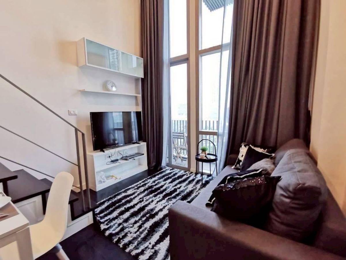 ให้เช่าคอนโดสุขุมวิท อโศก ทองหล่อ : Pet-Friendly Duplex ใกล้ BTS ทองหล่อ เดินเพียง 5 นาที! ห้องมุม