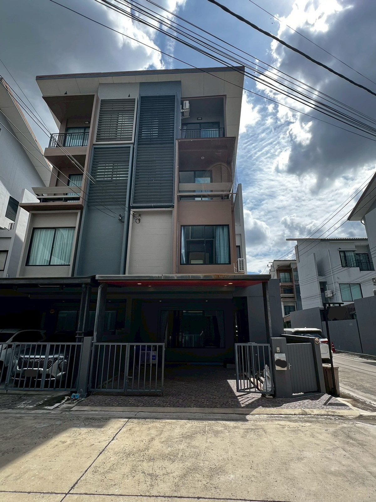 ให้เช่าทาวน์โฮมนนทบุรี บางใหญ่ บางบัวทอง : ทาวน์โฮม หลังมุม พื้นกระเบื้องอย่างดี ติด Lotus นอร์ท ราชพฤกษ์ 3ห้องนอน 3ห้องน้ำ บิ้วอินสวย 