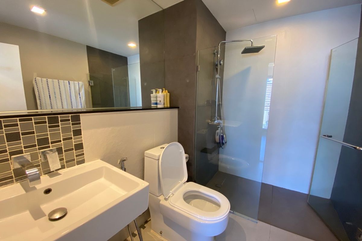 For SaleCondoWongwianyai, Charoennakor : 🔥 Sale with tenant !!🔥 Code C20221206266..........Urbano Absolute Sathorn - Taksin, Studio room, 1 bathroom, high floor 13++, furnished, Special Deal!!📣📣