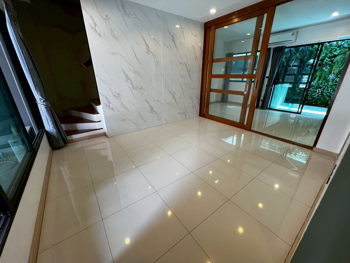 ให้เช่าทาวน์โฮมนนทบุรี บางใหญ่ บางบัวทอง : ทาวน์โฮม หลังมุม พื้นกระเบื้องอย่างดี ติด Lotus นอร์ท ราชพฤกษ์ 3ห้องนอน 3ห้องน้ำ บิ้วอินสวย 