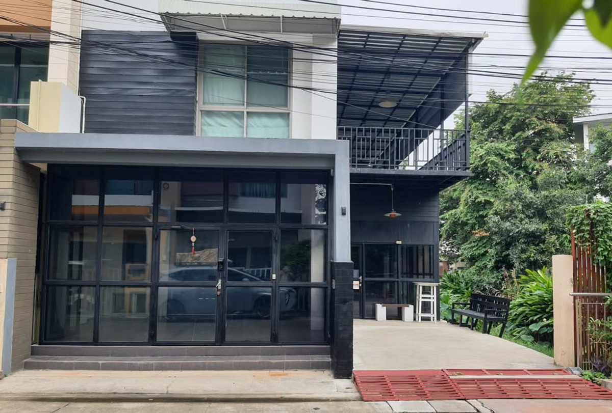 ให้เช่าบ้านแจ้งวัฒนะ เมืองทอง : ติด MRT ทาวน์โฮม 3 ชั้น หลังมุม ริมน้ำ ตรงข้ามเซนทรัลแจ้งวัฒนะ เหมาะทำออฟฟิศ