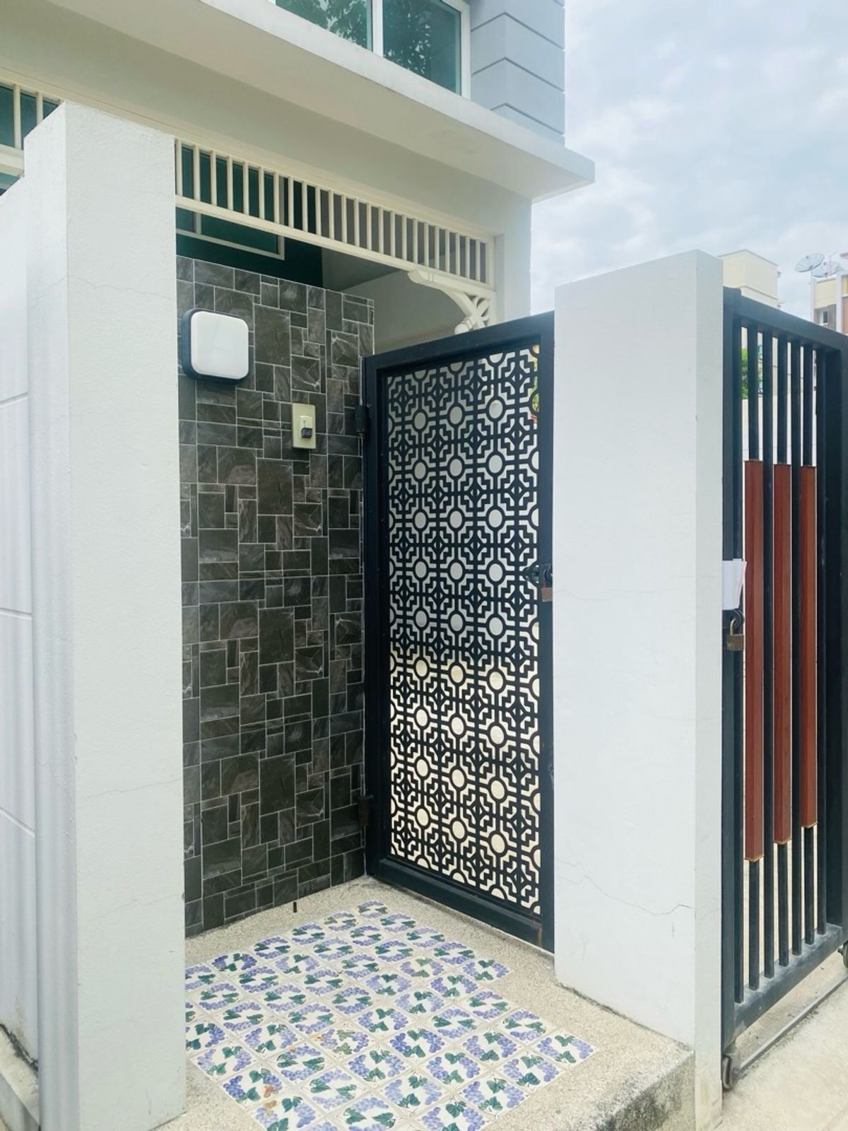 ทาวน์โฮมบางนา แบริ่ง ลาซาล : จอดรถได้ 3 คน ขายบ้านหลังมุม / ให้เช่า ทาวน์โฮม 3.5 ชั้น ซอยลาซาล 24 📍 ใกล้ BTS แบริ่ง / ศรีลาซาล / โรงเรียนนานาชาติบางกอกพัฒนา