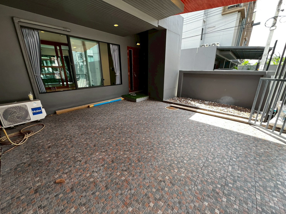 ให้เช่าทาวน์โฮมนนทบุรี บางใหญ่ บางบัวทอง : ทาวน์โฮม หลังมุม พื้นกระเบื้องอย่างดี ติด Lotus นอร์ท ราชพฤกษ์ 3ห้องนอน 3ห้องน้ำ บิ้วอินสวย 